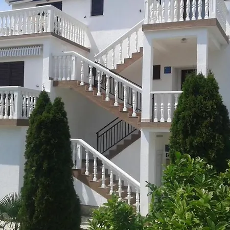 In With Sea View, Balcony, Air Conditioning, Wifi 4687-1 Lejlighed Njivice