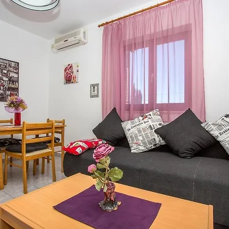 In With Sea View, Balcony, Air Conditioning, Wifi 4687-1 * Njivice